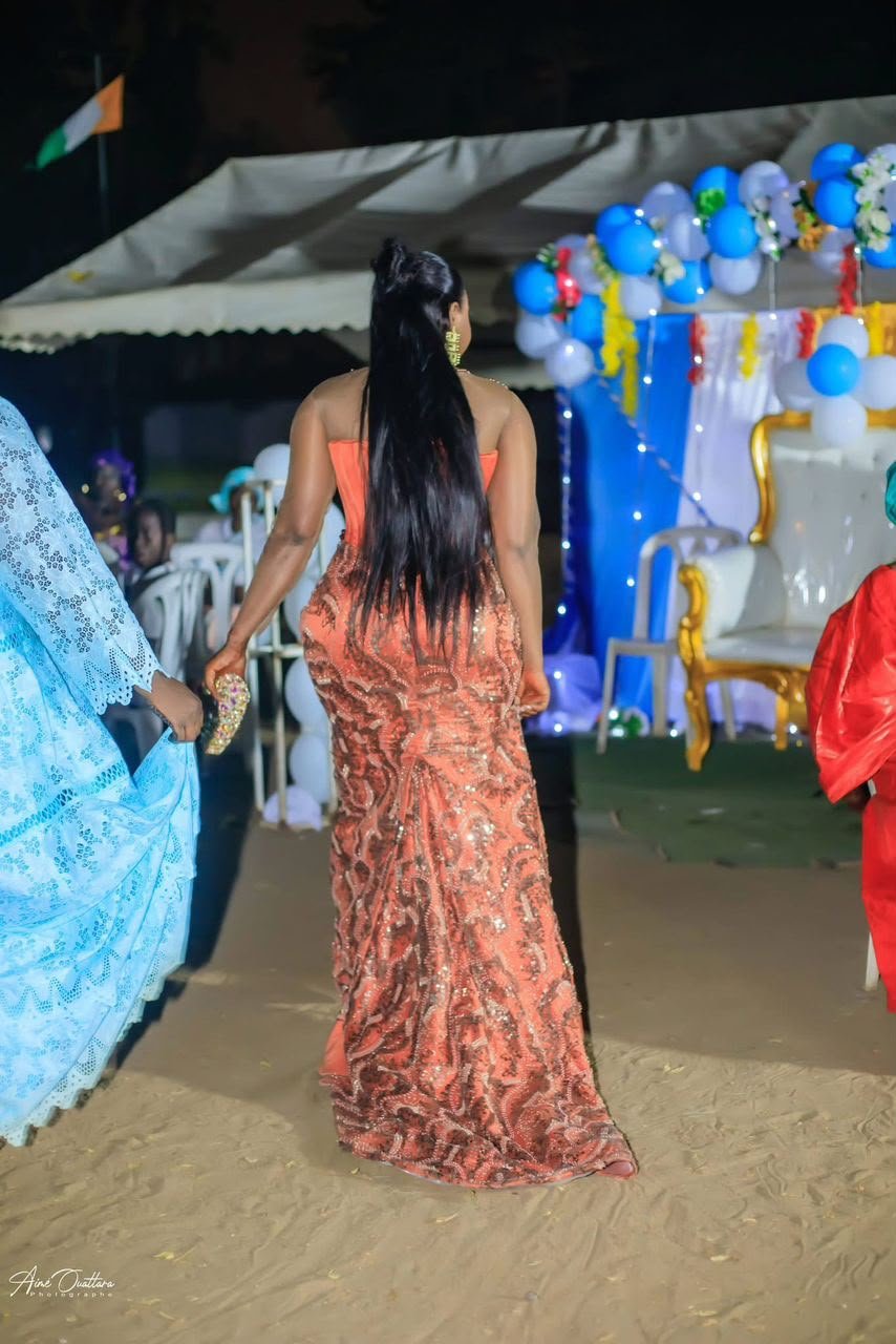 Robe de soirée perlée à la main – Image 2