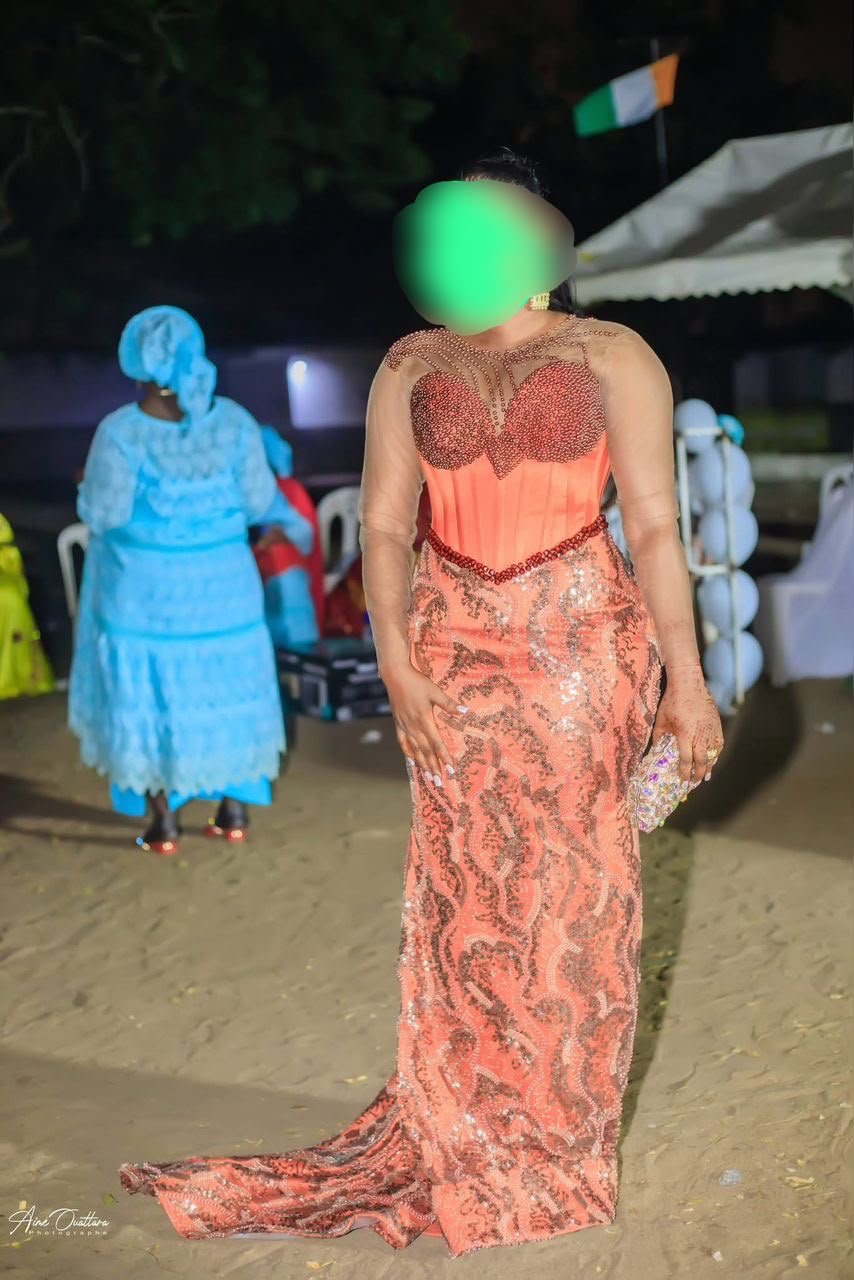 Robe de soirée perlée à la main